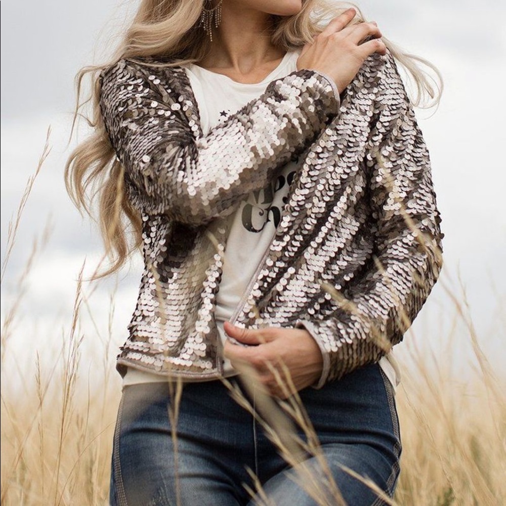 🆕NWT women’s Joyfolie gorgeous silver jacket